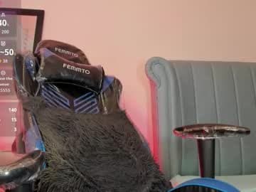 ✧  🎀  𝒸𝒽𝓇𝒾𝓈𝓉𝒾𝓃  🎀  ✧ (I work from home, this is my room) <3